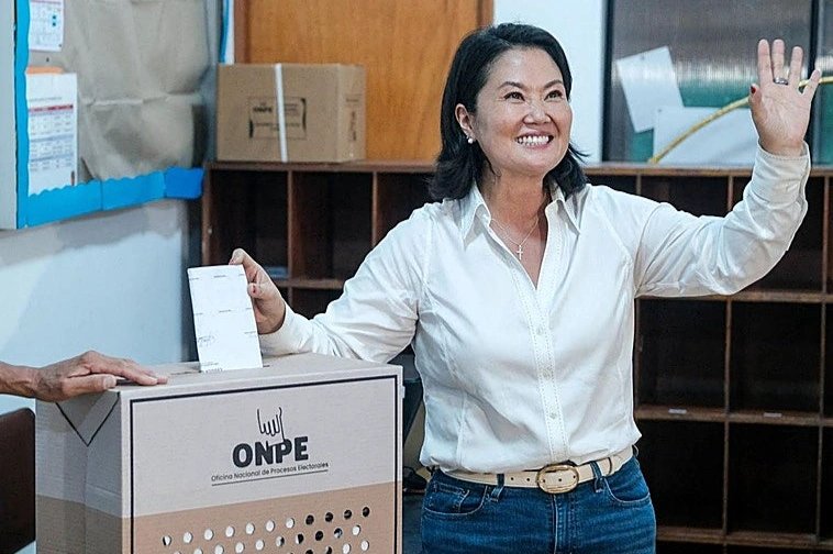 Perú avanza hacia el balotaje con Keiko Fujimori en primer lugar en una elección fragmentada