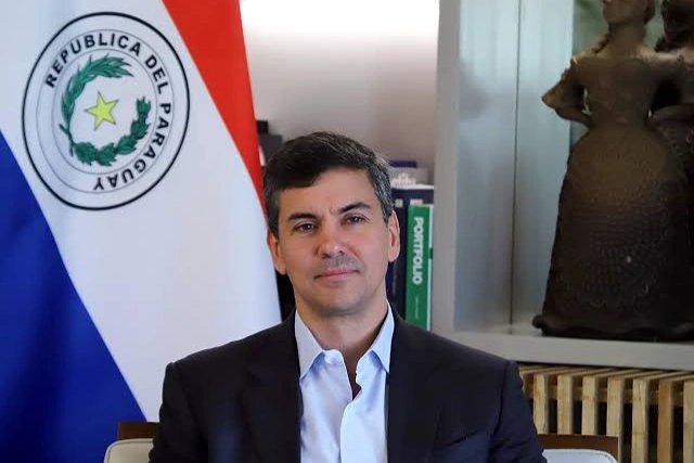 el-gobierno-de-santiago-pena-impulsa-reformas-y-ajustes-economicos-en-paraguay