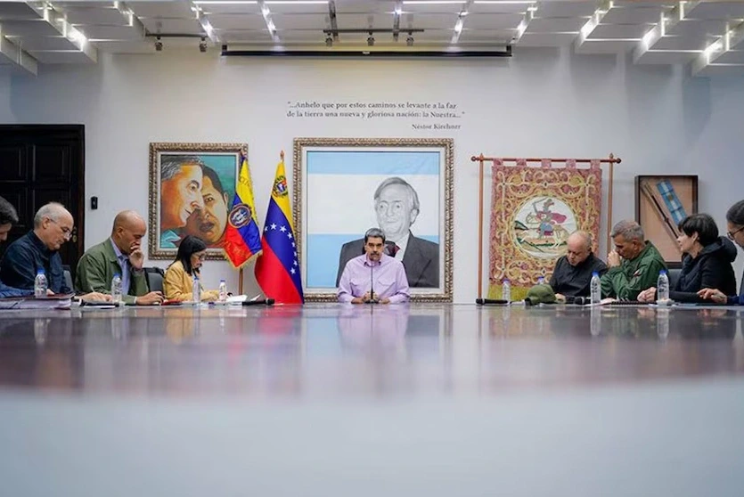 delcy-rodriguez-elimino-el-“salon-nestor-kirchner”-del-palacio-de-miraflores