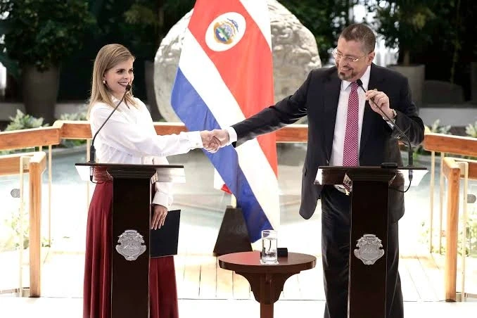 rodrigo-chaves-decreto-asueto-nacional-para-el-traspaso-de-poder-presidencial-en-costa-rica