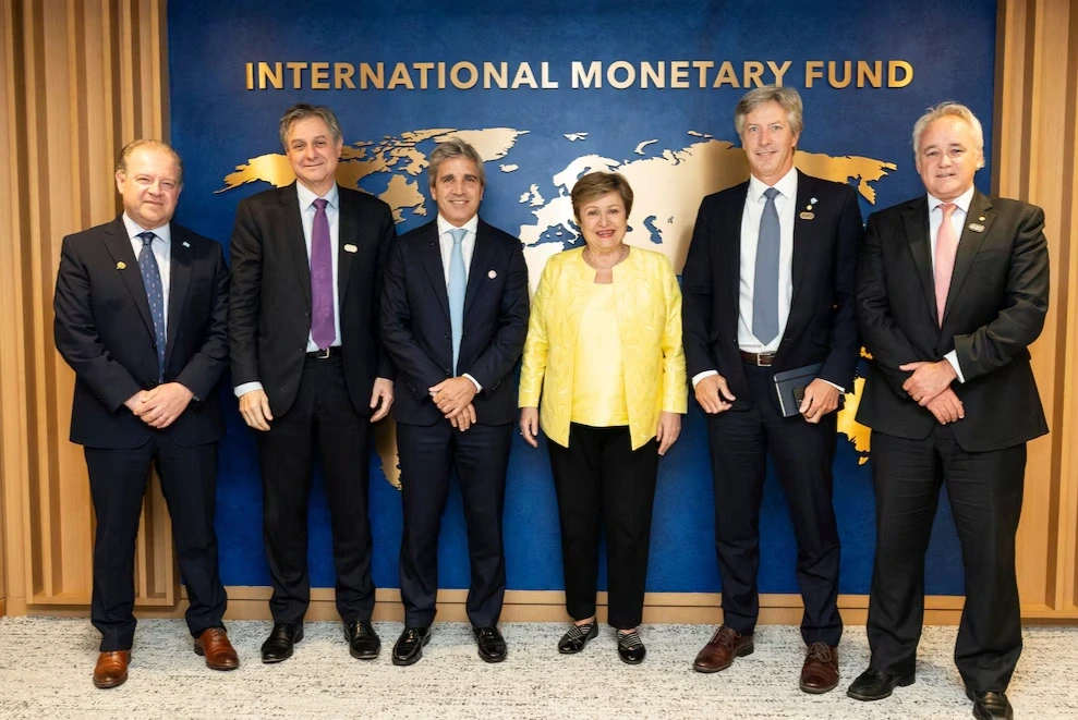 luis-caputo-se-reunio-con-kristalina-georgieva-en-washington-y-cerro-un-desembolso-por-usd-1.000-millones