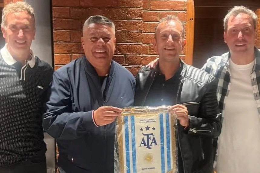 luego-del-controvertido-superclasico,-el-chiqui-tapia-banco-a-dario-herrera