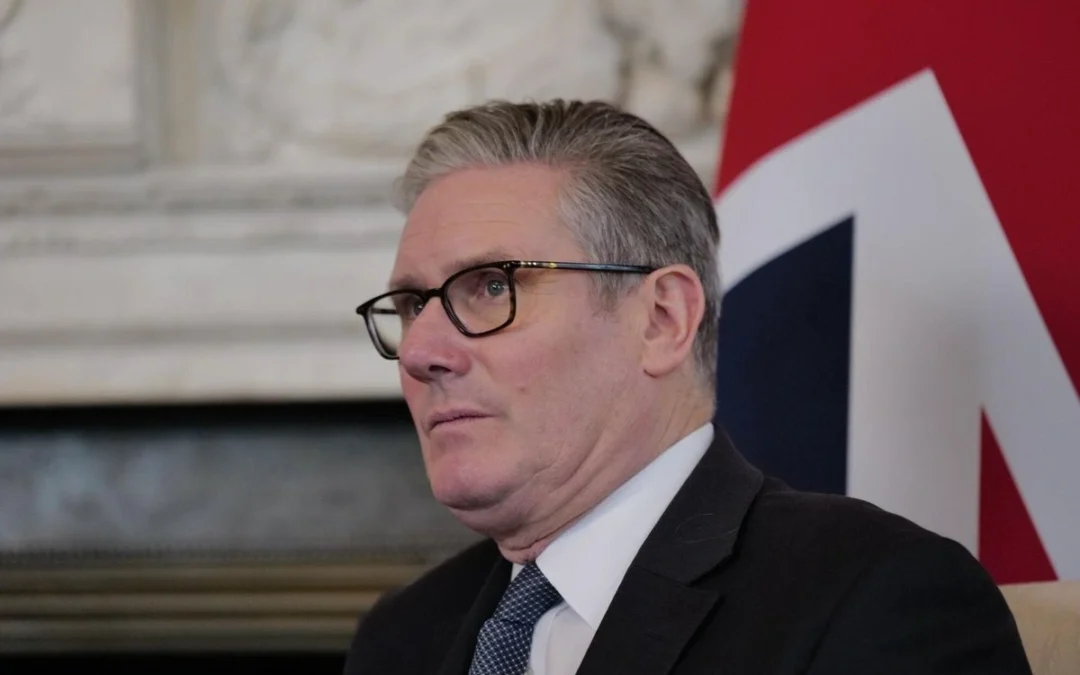 cae-la-imagen-de-keir-starmer-y-crece-la-crisis-politica-en-el-reino-unido