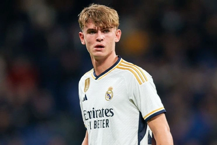 bombazo:-el-real-madrid-ejecutaria-la-clausula-de-repesca-de-nico-paz-para-la-siguiente-temporada