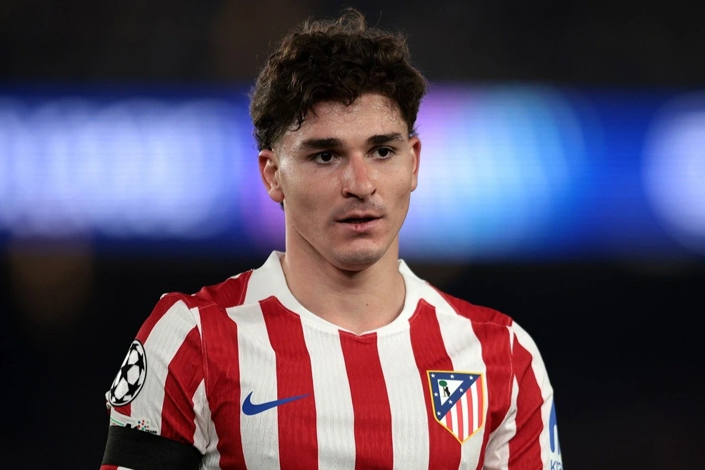 julian-alvarez-se-refirio-a-los-rumores-que-lo-vinculan-con-el-barcelona:-‘trato-de-no-darle-mucha-importancia’