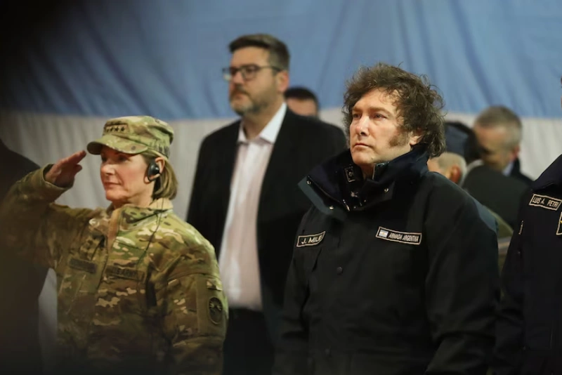 “altisimas-chances”:-milei-evalua-subir-al-uss-nimitz-y-profundiza-la-alianza-con-estados-unidos