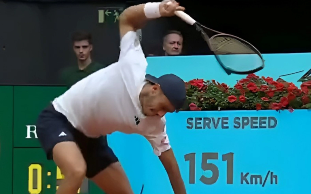 francisco-cerundolo-destroyo-su-raqueta-tras-perder-un-set-y-quedo-eliminado-del-masters-1000-de-madrid