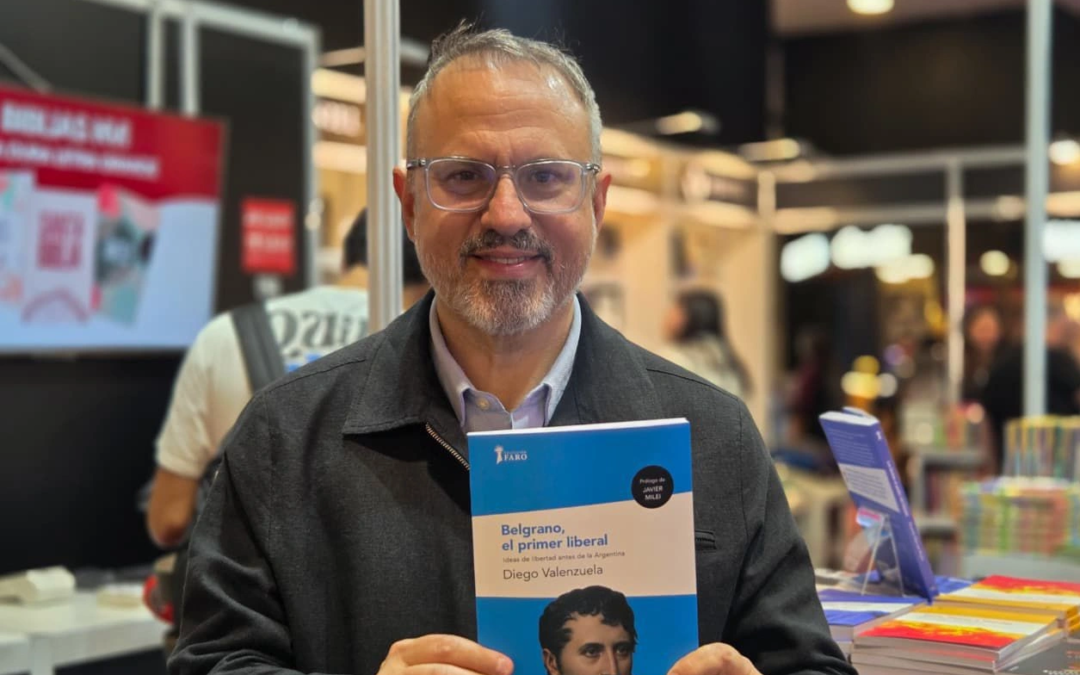 diego-valenzuela-presento-“belgrano,-el-primer-liberal”-en-la-feria-del-libro