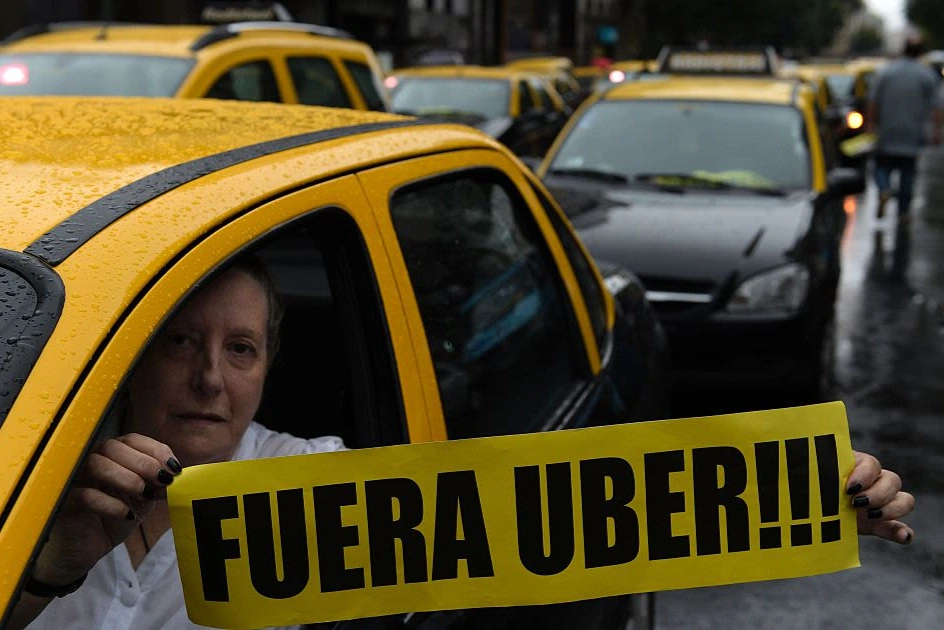 la-justicia-portena-ordeno-mayores-regulaciones-para-uber,-didi-y-cabify-tras-un-pedido-de-los-taxistas