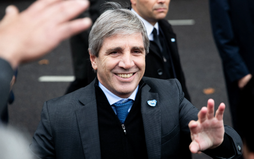 Toto Caputo anticipó medidas de “alto impacto” en los próximos meses