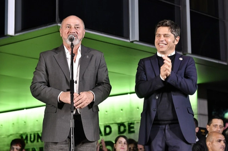 Axel Kicillof inauguró un palacio municipal millonario de seis pisos en Ensenada