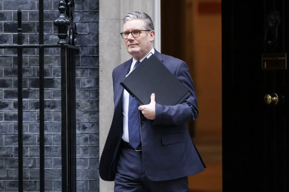luego-de-la-enorme-derrota-en-las-elecciones,-el-partido-laborista-exige-la-renuncia-de-keir-starmer