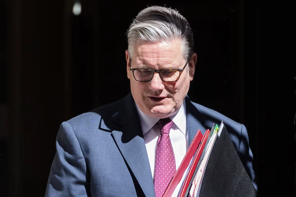El gobierno de Starmer al borde del abismo: dos nuevas renuncias agravan la crisis interna del partido laborista