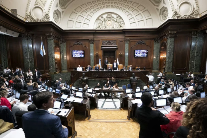 la-legislatura-portena-aprobo-el-rigi-y-el-rimi-impulsados-por-la-libertad-avanza