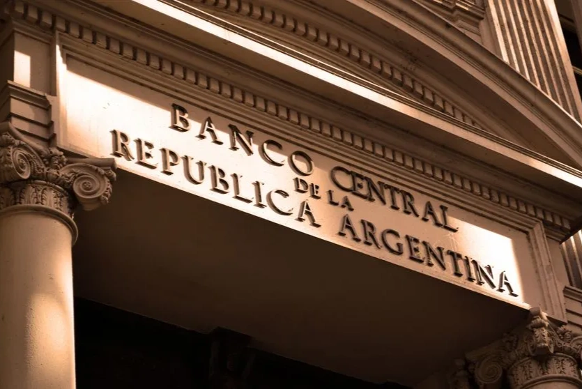 El BCRA superó el 80% de la meta anual tras comprar USD 8.000 millones
