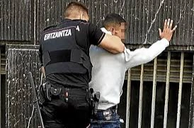 espana:-un-magrebi-le-rompio-la-clavicula-a-una-abuela-e-intento-ahogar-a-su-marido-por-pedirle-que-baje-la-musica