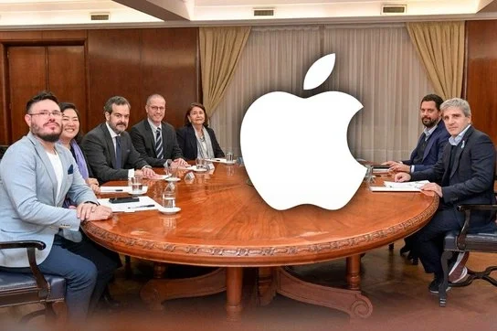 toto-caputo-se-reunio-con-directivos-de-apple-tras-el-fuerte-aumento-de-las-ventas-de-iphone-en-la-argentina