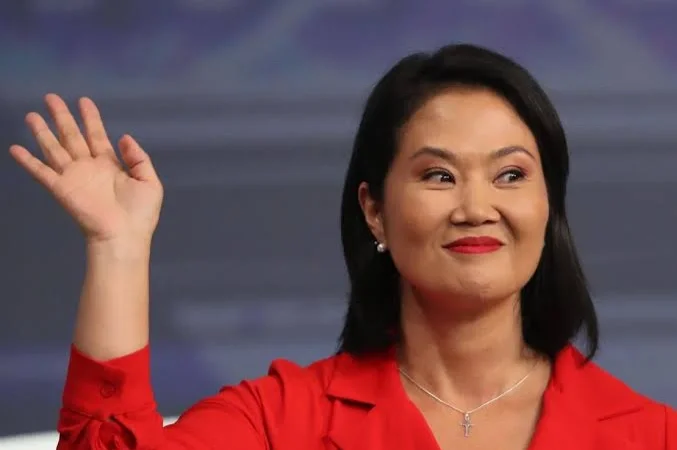 Keiko Fujimori tomó ventaja sobre Roberto Sánchez en la recta final del balotaje peruano