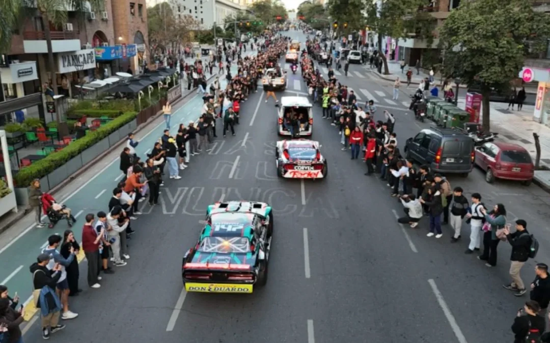 el-turismo-carretera-exhibio-sus-autos-en-cordoba-antes-de-la-carrera-oficial