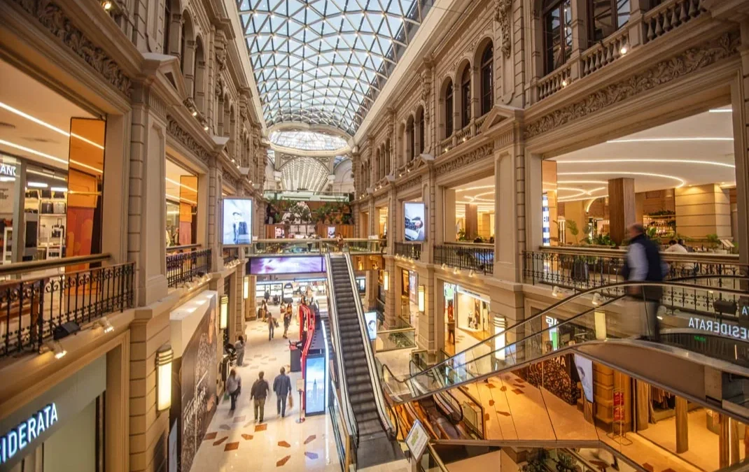 boom-de-marcas-internacionales:-los-shoppings-ya-tienen-listas-de-espera