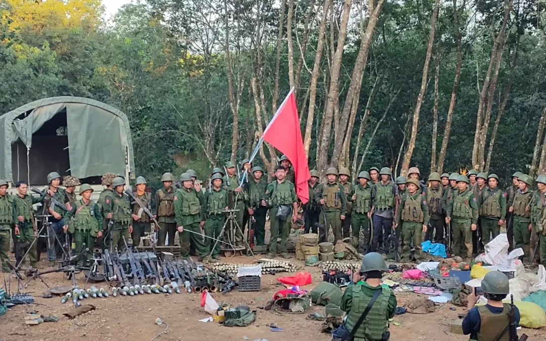 Una fuerte ofensiva militar en Myanmar recrudece la guerra en regiones fronterizas estratégicas